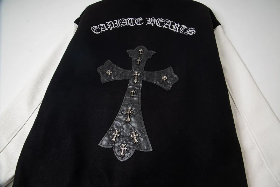 P380 Model No. Y611 Chrome Hearts Fw25 Chrome Hearts Horseshoe Cross Baseball Jacket Same style for men and women. New product is hotly shipped. The original customized woolen fabric has a little thickness. The upper body is still very good in early spring weather. Imported spliced pu leather sleeves. The original mold is made while the leather is delicate. The chest and back are super heavy-duty design. Exclusive customized cross metal decoration. Customized loose fit. Both men and women are very handsome. All details respect the original version. Mold customization of distressed cross snaps with incomparable distressed texture SIZE:M-XXL